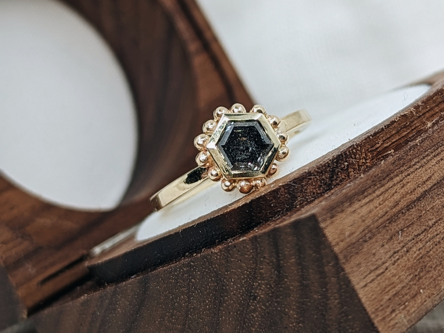 BESPOKE | Hexagon S&P Solitaire