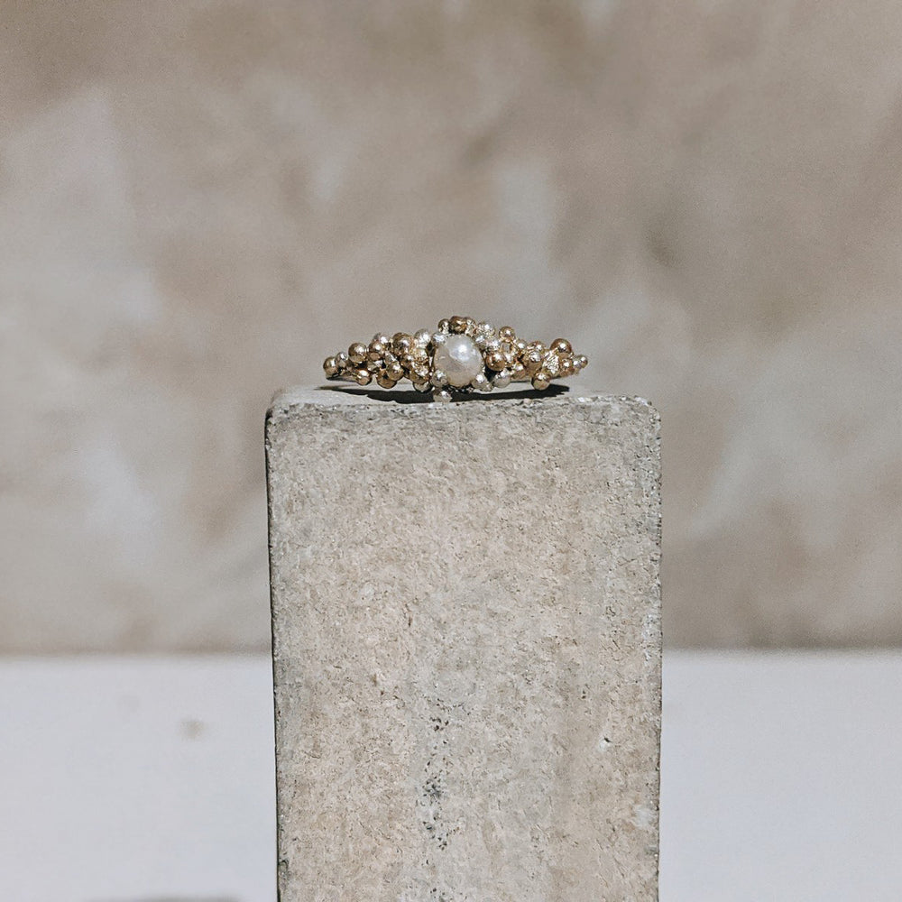 Pearl Granulation Solitaire