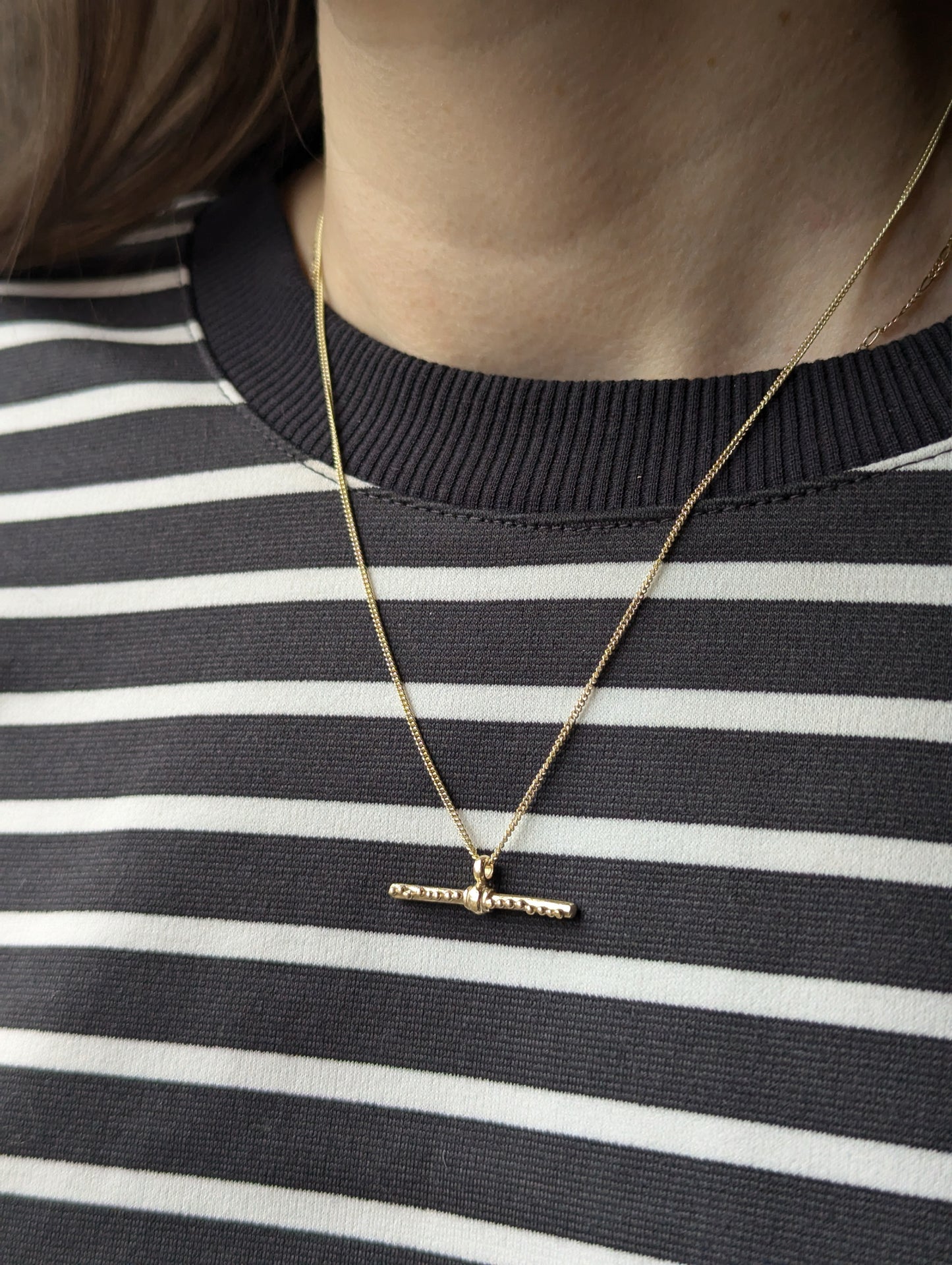 'T' Bar pendant | 9k Yellow Gold