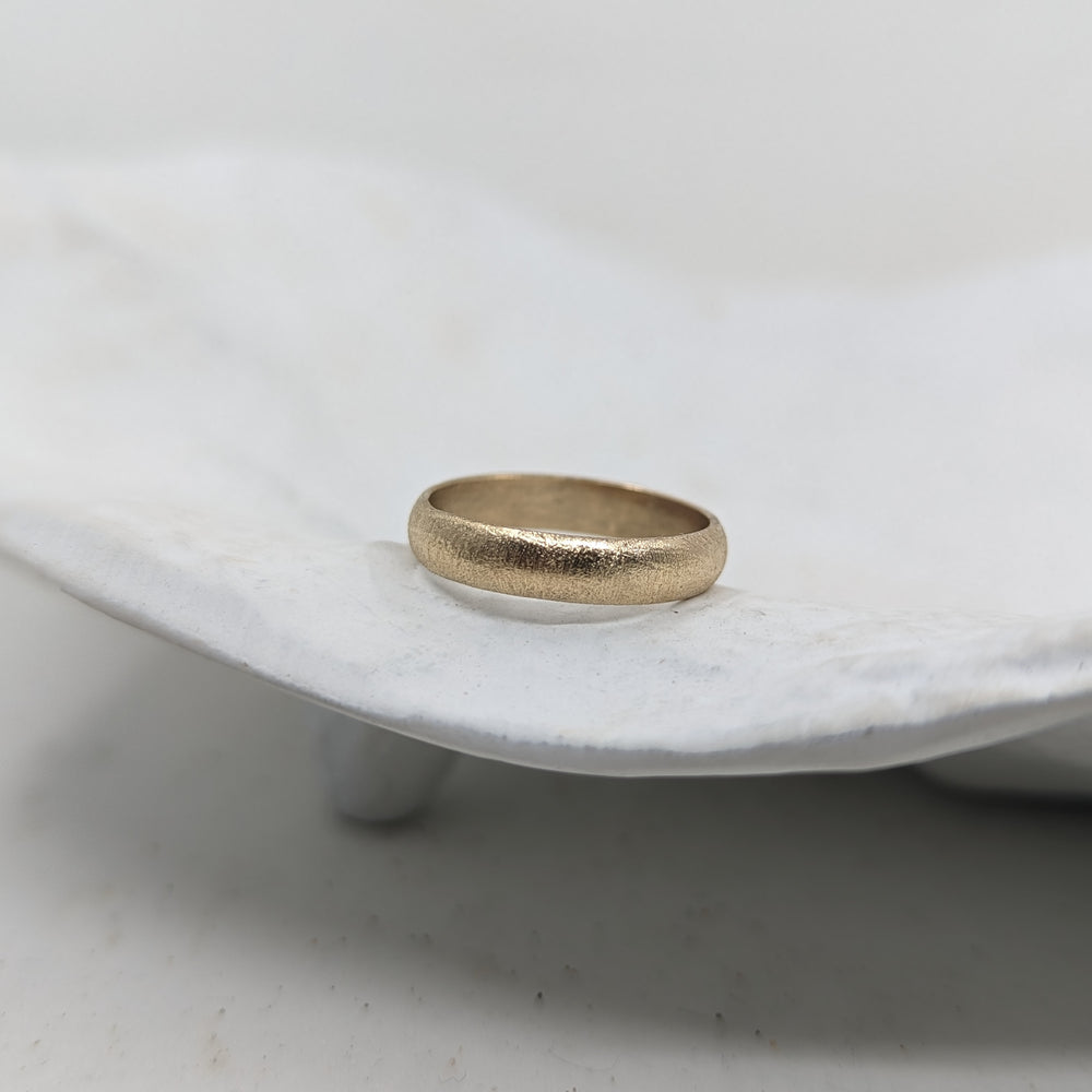 4.0 Frosted Light Wedding Band | 9k yellow gold - MILLY MAUNDER