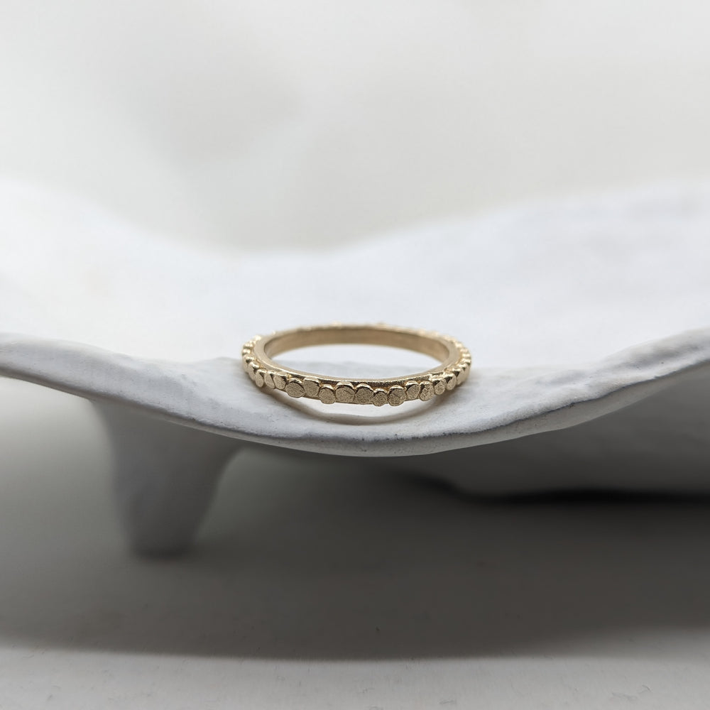 Eternity Pebble Ring | 9k yellow Gold - MILLY MAUNDER