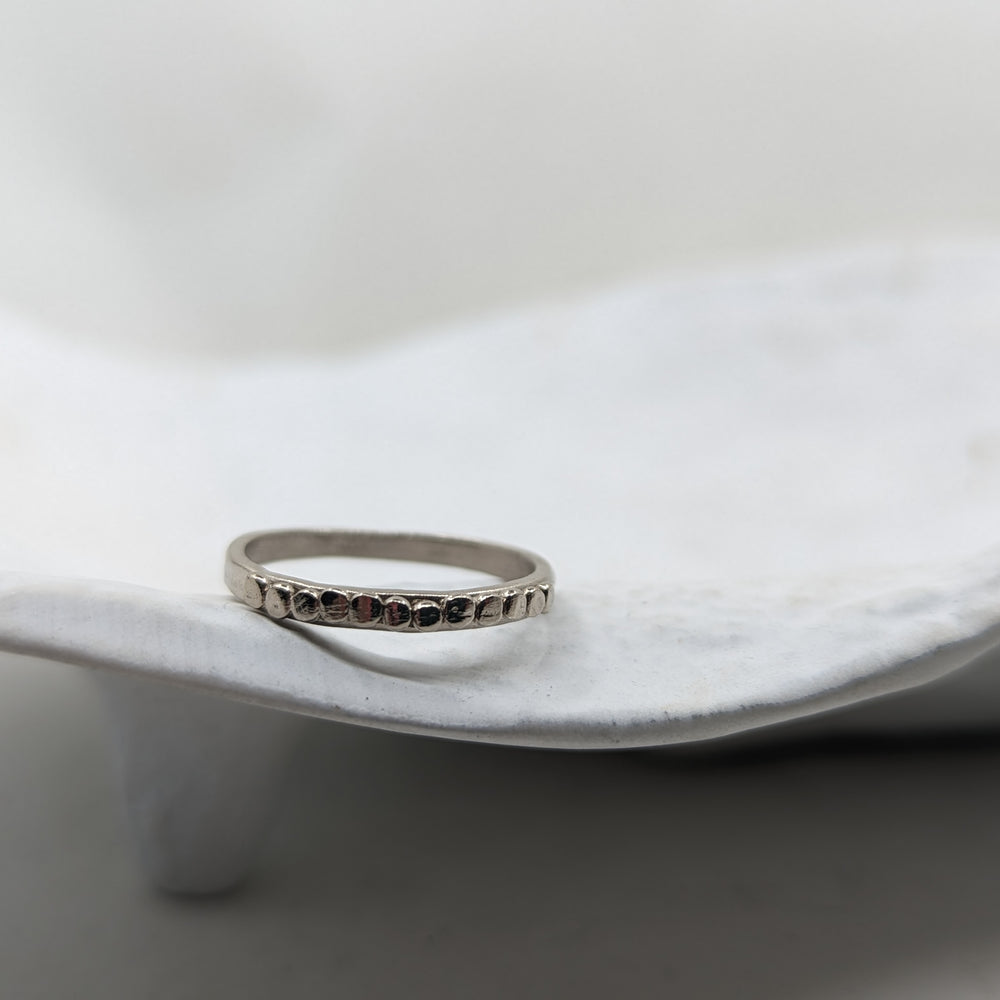Pebble wedding ring | 2.3 - MILLY MAUNDER