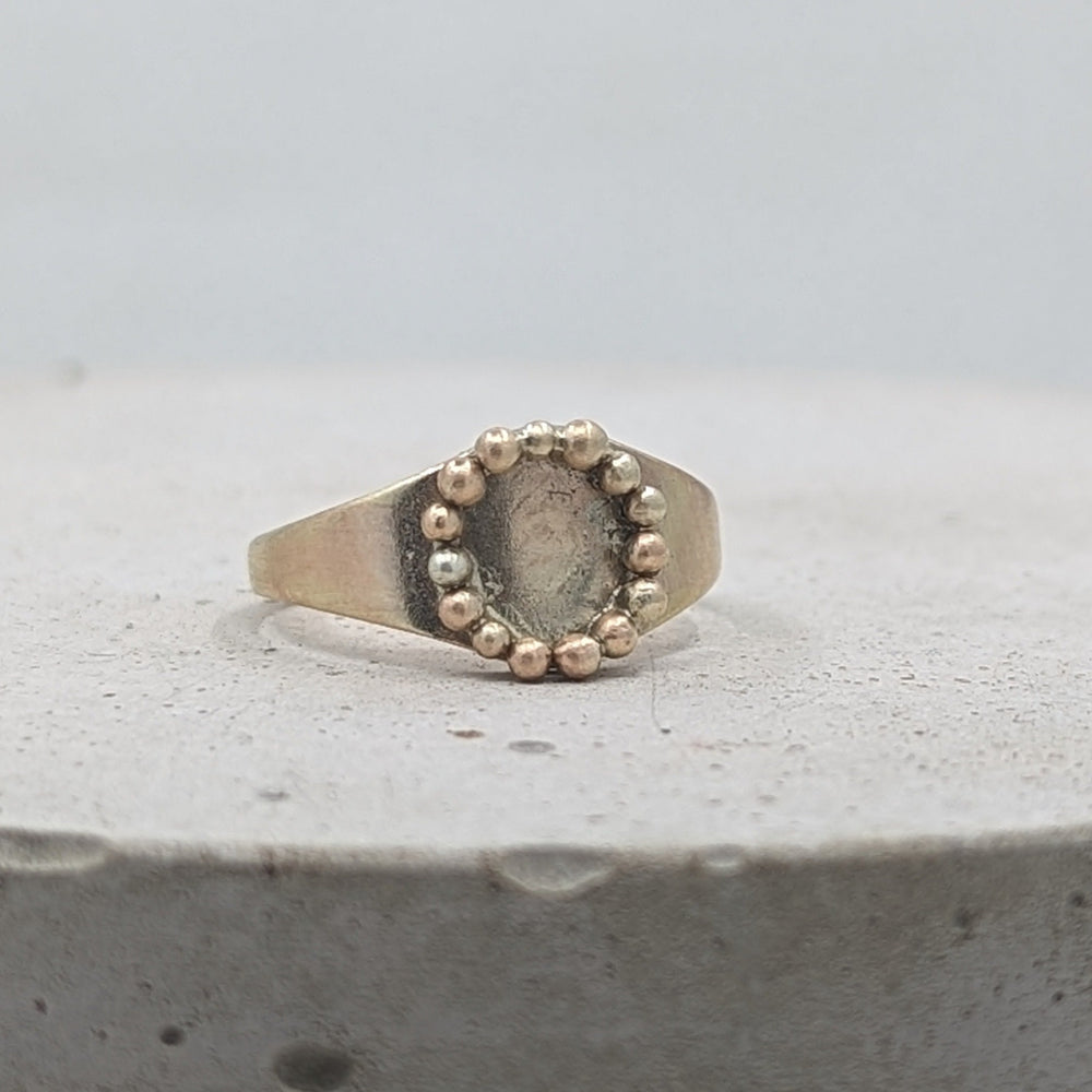 The 'Bijou' Signet ring | 9k Yellow gold - MILLY MAUNDER