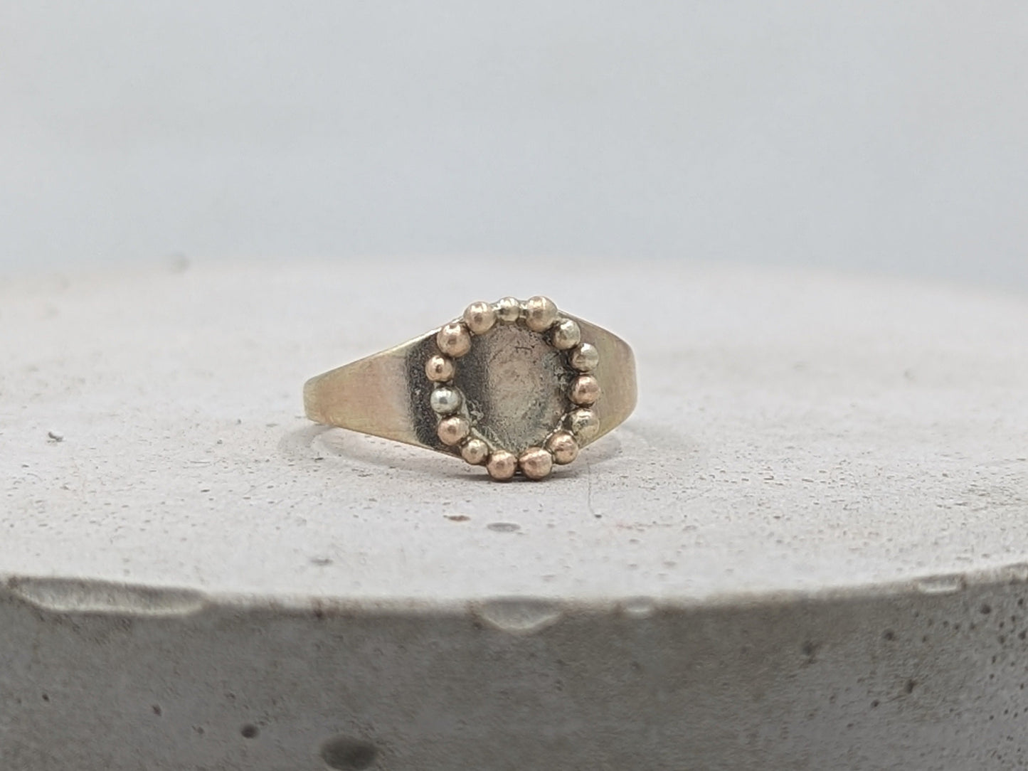 The 'Bijou' Signet ring | 9k Yellow gold - MILLY MAUNDER